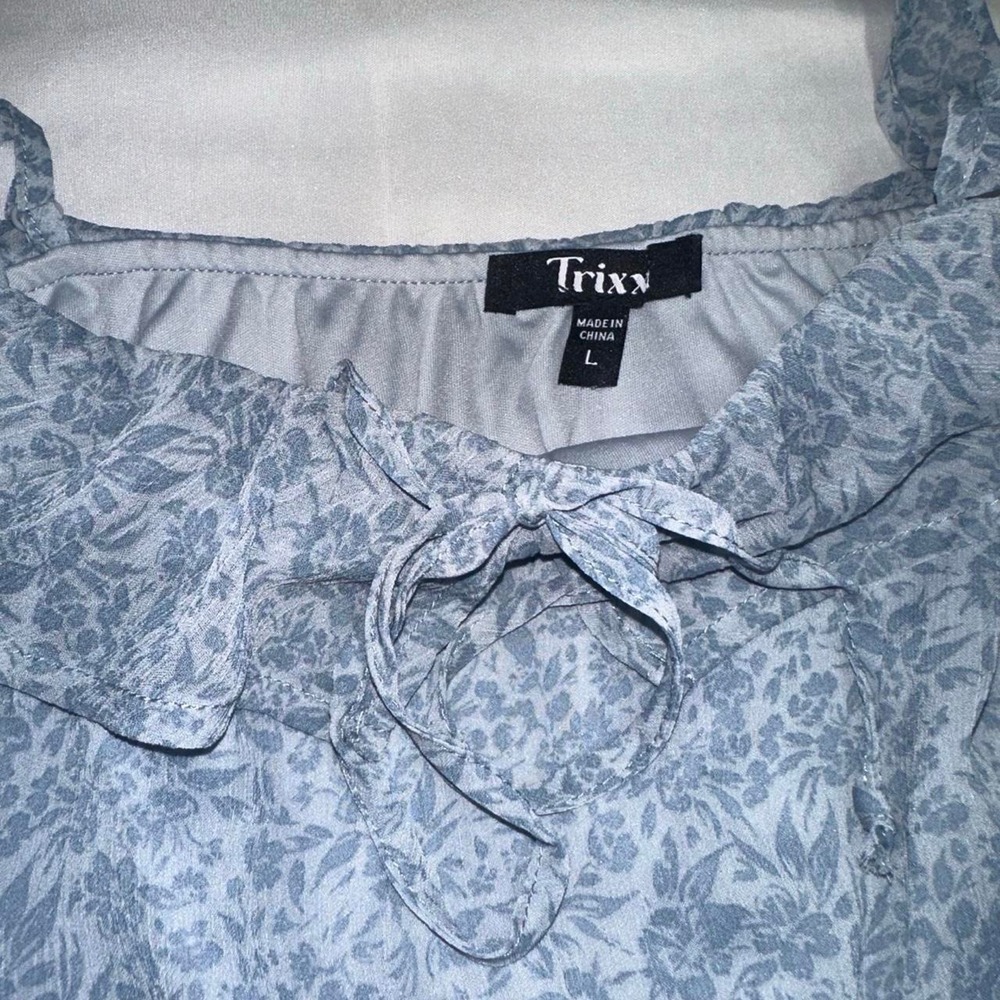Trixxi women's floral romper in a pretty dusty/light blue - Picture 2 of 8